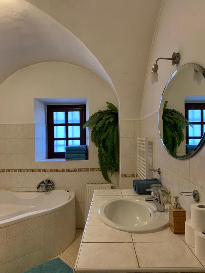 Vip Miku Apartman 2 Mikulov Buitenkant foto